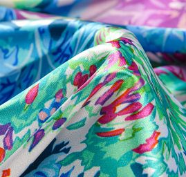 Atlas romantický vzor květin velký modrý