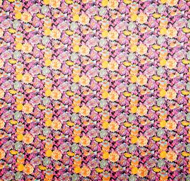 Atlas romantický vzor květů černý