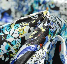 Atlas romantický motiv květin modrý