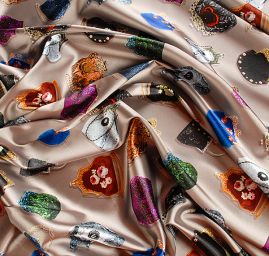 Atlas motiv splečenské večerní kabelky pastel stříbrná