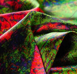 Atlas motiv fragmenty květin a listů zelená/růžová