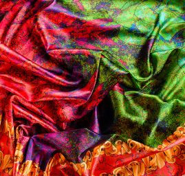 Atlas motiv fragmenty květin a listů zelená/růžová