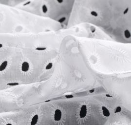 Krajka madeira celoplošná výšivka květ bílá