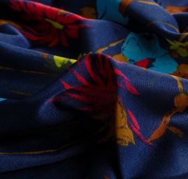 Pletenina květinový vzor modrá