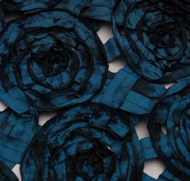 Efektní tkanina stužková aplikace růže tm.tyrkysová