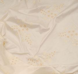 Vyšívaný šantung smetanový s květy