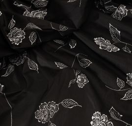 Vyšívaný šantung černobílý s květy