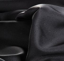 Krep satén pružný jemný temně modrý