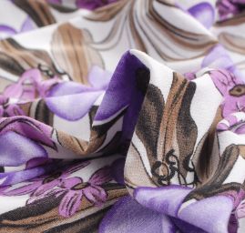 Úplet viskózový větší květinový vzor fialové barvy