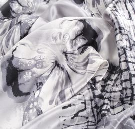 Hedvábný satén vzor motýl 