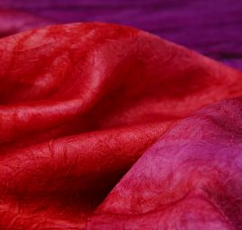 Batika kreš satén červeno-fialová