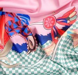 Imitace hedvábí pružný atlas Retro Birds růžová