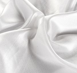 Brokát geometrický motiv lomená bílá