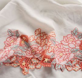 Bavlněná letní látka s výšivkou bílá/růžová