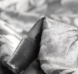 Sametová dekorační látka stříbrná