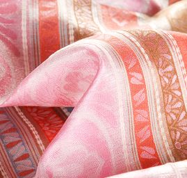 Taft s plastickou žakárovou výšivkou