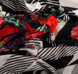 Pletenina plastický vzor tisk květy pruhy modrá kupón 3 m za cenu 2 m