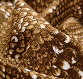 Pevná bavlněná látka s motivem hadí kůže hnědá