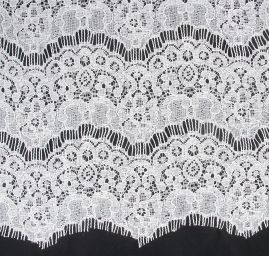 Krajka na mantilu vlnky lomená bílá