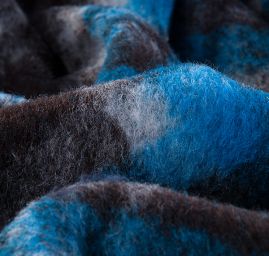 Efektní vlněná látka geometrický motiv modrá