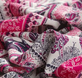 Viskozová šatová látka orient sloni vínovofialová