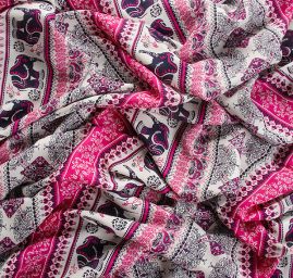 Viskozová šatová látka orient sloni vínovofialová