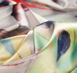 Satén pružný vzor páv