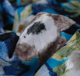 Pružný samet pletenina s květinovým vzorem