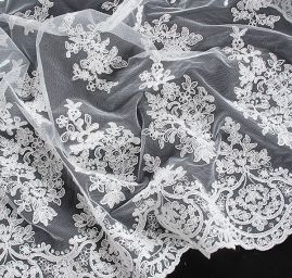 Krajka tylová lomená bílá květinový vzor