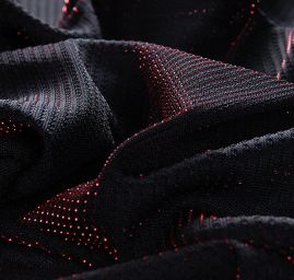 Lamé úplet černý s červeným lurexovým proužkem