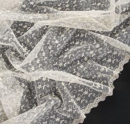 Krajka jemná tylová výšivka s rexem smetanovostříbrná