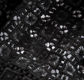 Krajka hrubá geometrický vzor čtverec černá