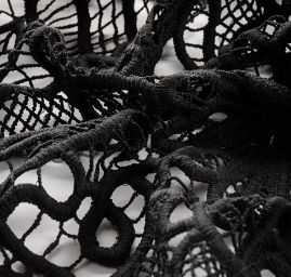 Krajka hrubá velký květ černá