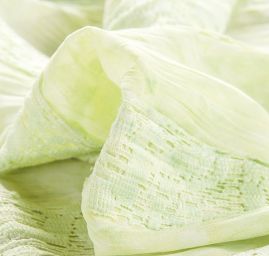Šifon plise krajková aplikace s batikou pastel zelený