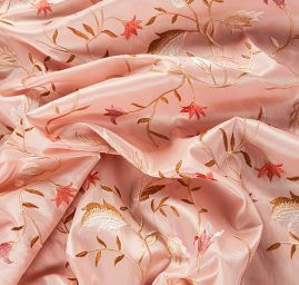 Vyšívaný taft s květy pastel růžová