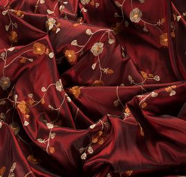 Vyšívaný taft drobné pnoucí se květy vínový