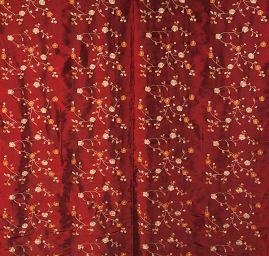 Vyšívaný taft drobné pnoucí se květy vínový