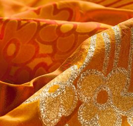 Taft hladký květinový zlatý vzor šanžán červeno/zlatý