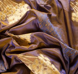 Taft hladký květinový zlatý vzor šanžán fialovo/okrový
