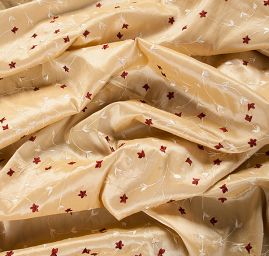 Vyšívaný taft drobný květinový vzor béžová/vínová