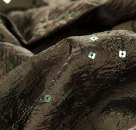 Taft květinová výšivka/flitry khaki zelený