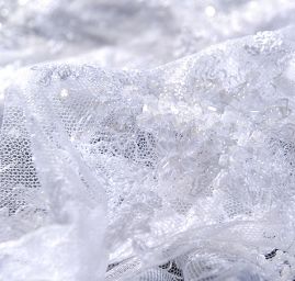 Efektní krajka výšivka/korálky motiv květy bílá