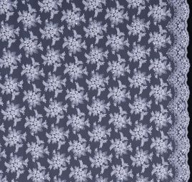 Efektní krajka výšivka/korálky motiv květy bílá