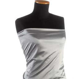 Satén pružný světle šedé barvy