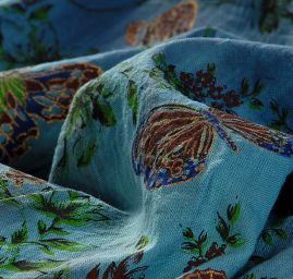 Bavlněná látka vzor batika/motýlci modrá