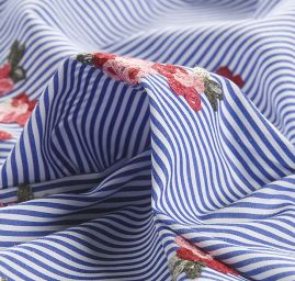 Bavlněná košilovka modrý proužek výšivka květy