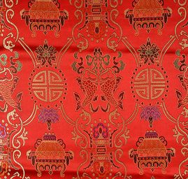 Látka brokát červeným se zlatým orientálním motivem 