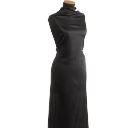 Pružný pevnější satén matný černý látka v kusech