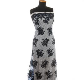 Krajka jemná výšivka na vzorovém tylu tm.modrá