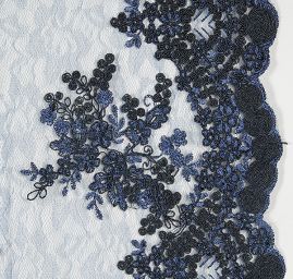 Krajka jemná výšivka na vzorovém tylu tm.modrá